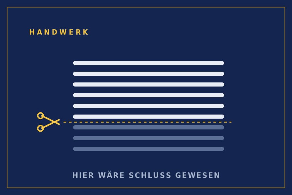 Ein Redemanuskript mit vielen Streichungen und Korrekturen auf einem Tisch.
